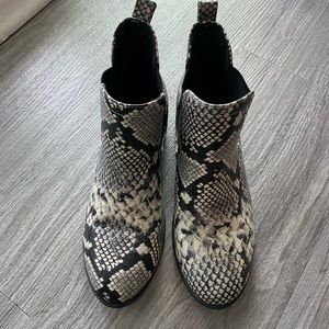 CityClassified booties in grey snakeskin print